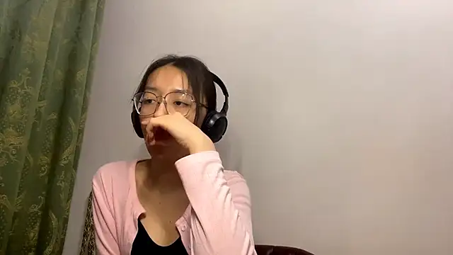 LinaClous online show from February 21, 2026, 1:45 pm