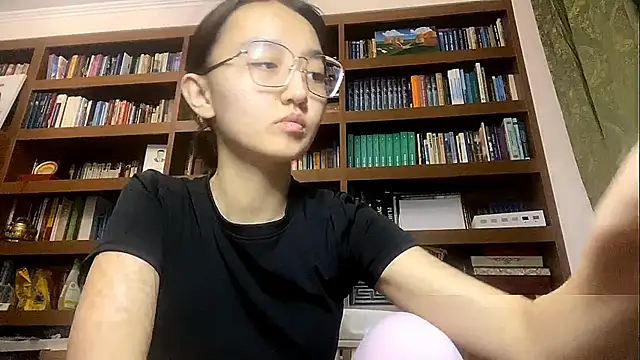 LinaClous online show from March 8, 2026, 12:31 pm