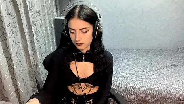 Meowluly online show from November 24, 2025, 9:14 pm