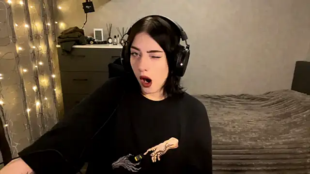 Meowluly online show from January 12, 2026, 9:31 pm