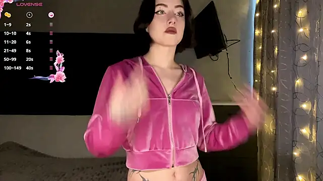 Meowluly online show from February 9, 2026, 11:42 pm