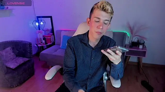 Juaan Diick online show from February 4, 2026, 8:25 pm