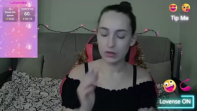 Snapshot of Star_Kate chatting on December 17, 2025, 5:19 pm Star Kate online show from December 17, 2025, 5:19 pm