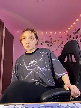 Davne  online show from February 28, 2026, 9:27 pm