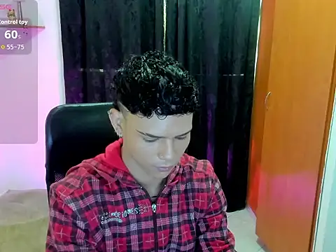 Snapshot of secret_justin7 chatting on December 14, 2025, 12:32 pm secret justin7 online show from December 14, 2025, 12:32 pm