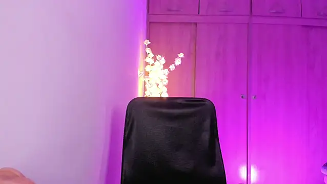 MaddieHunter online show from May 14, 2026, 2:46 pm