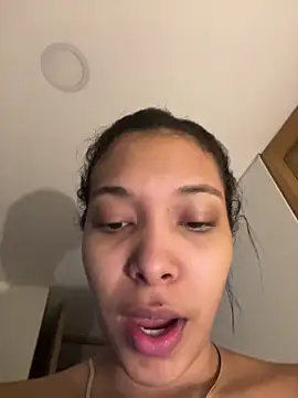Snapshot of KarolRojas_22 chatting on June 10, 2026, 7:07 am KarolRojas 22 online show from June 10, 2026, 7:07 am