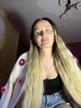 TomilaSi online show from December 3, 2025, 8:18 pm