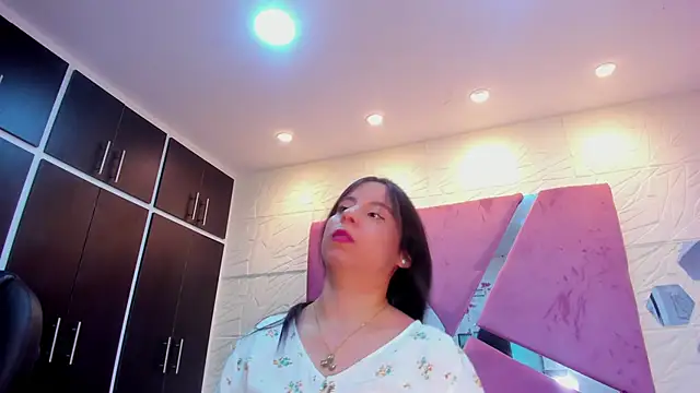 Snapshot of sol-angel chatting on May 2, 2026, 4:12 pm sol-angel online show from May 2, 2026, 4:12 pm