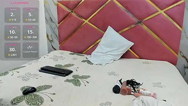 VALERIAQUEENTS   online show from January 14, 2026, 12:22 pm