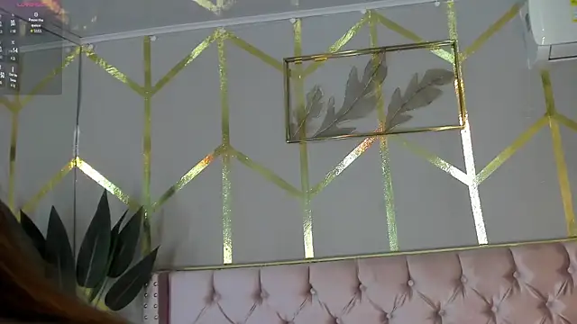 Lola saenz  online show from January 10, 2026, 11:45 am