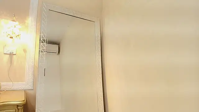 Snapshot of HallieStone chatting on June 4, 2026, 12:44 pm HallieStone online show from June 4, 2026, 12:44 pm