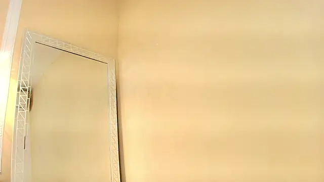 Snapshot of HallieStone chatting on June 5, 2026, 12:33 pm HallieStone online show from June 5, 2026, 12:33 pm