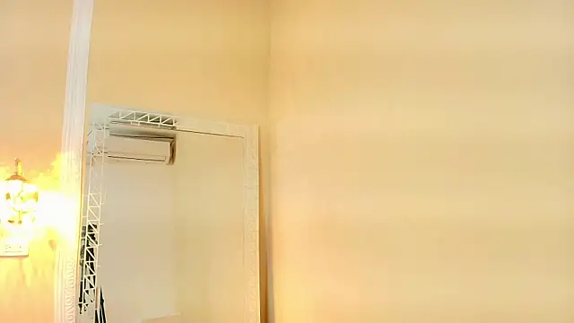 Snapshot of HallieStone chatting on June 18, 2026, 12:53 pm HallieStone online show from June 18, 2026, 12:53 pm