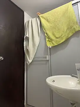 Miia moonn online show from December 14, 2025, 11:15 am