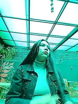 Snapshot of Vayoleth_0-2 chatting on December 2, 2025, 3:18 pm Vayoleth 0-2 online show from December 2, 2025, 3:18 pm