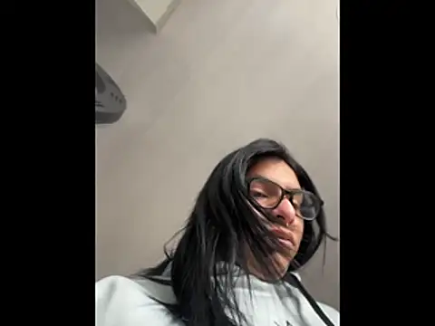 SaraAndrade  online show from January 9, 2026, 3:48 pm