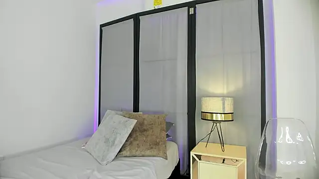 niicole steele  online show from March 13, 2026, 10:05 pm