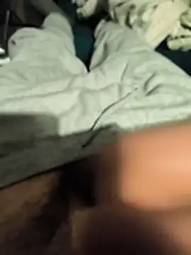 Snapshot of Razvan696969 chatting on February 4, 2026, 9:31 pm Razvan696969 online show from February 4, 2026, 9:31 pm