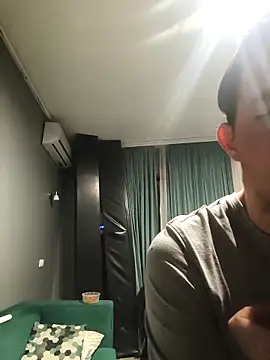 Snapshot of Razvan696969 chatting on February 21, 2026, 4:41 pm Razvan696969 online show from February 21, 2026, 4:41 pm