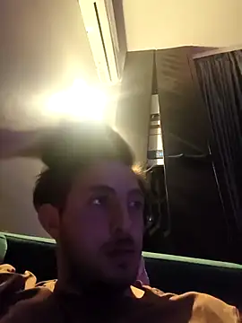 Snapshot of Razvan696969 chatting on March 11, 2026, 10:27 pm Razvan696969 online show from March 11, 2026, 10:27 pm