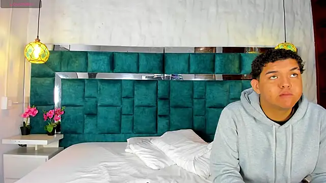  bonnyandclyde online show from March 16, 2026, 12:42 pm