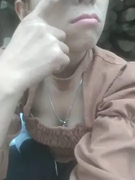 tieutam122 online show from February 13, 2026, 9:38 am