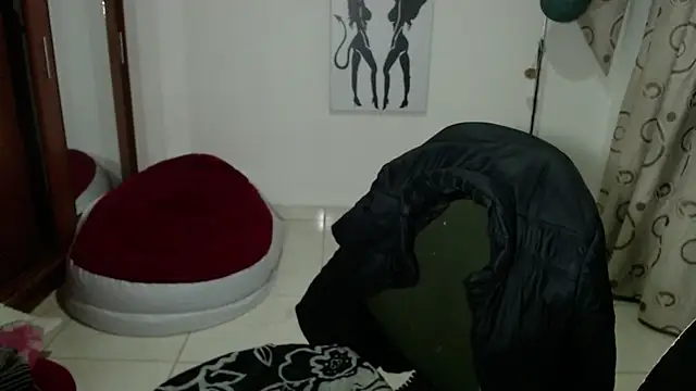 vivian-milf online show from February 17, 2026, 1:35 am