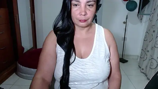 vivian-milf online show from May 1, 2026, 1:43 am