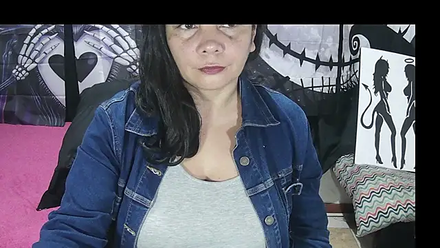 Snapshot of vivian-milf chatting on July 31, 2026, 2:22 am vivian-milf online show from July 31, 2026, 2:22 am