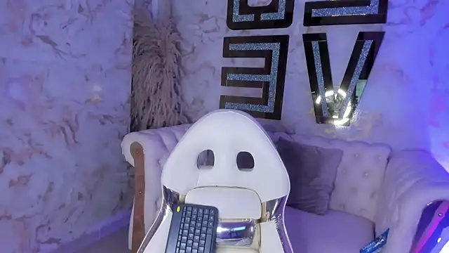sarah sluty online show from June 19, 2026, 2:16 am