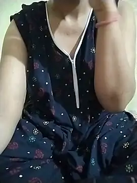 RASHMI SHARMA9 online show from July 27, 2026, 6:04 pm