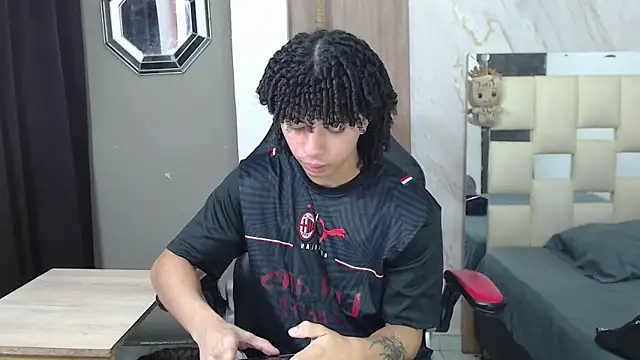 Snapshot of kim_curlyy chatting on May 10, 2026, 2:33 pm kim curlyy online show from May 10, 2026, 2:33 pm