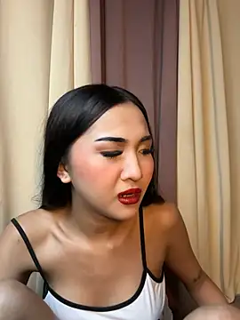 Diannellove online show from June 24, 2026, 5:12 pm