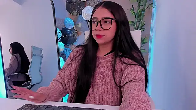 luna cute   online show from January 19, 2026, 12:53 pm