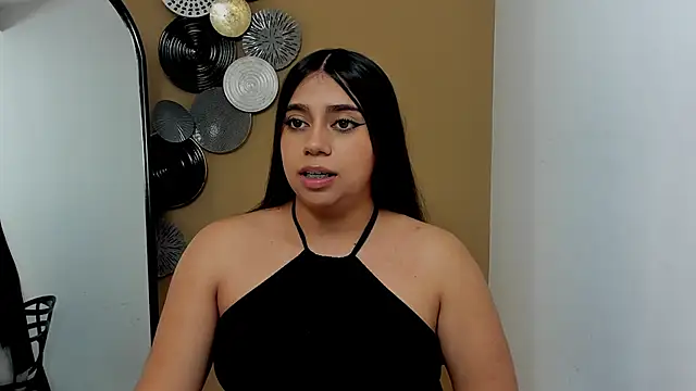 luna cute   online show from June 19, 2026, 9:51 pm