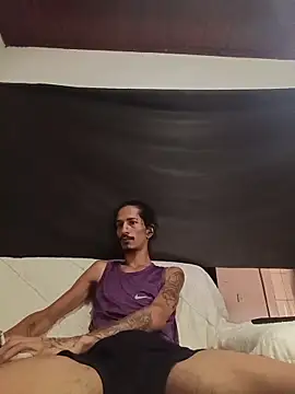 Snapshot of theyllorwillian chatting on December 15, 2025, 12:31 pm theyllorwillian online show from December 15, 2025, 12:31 pm