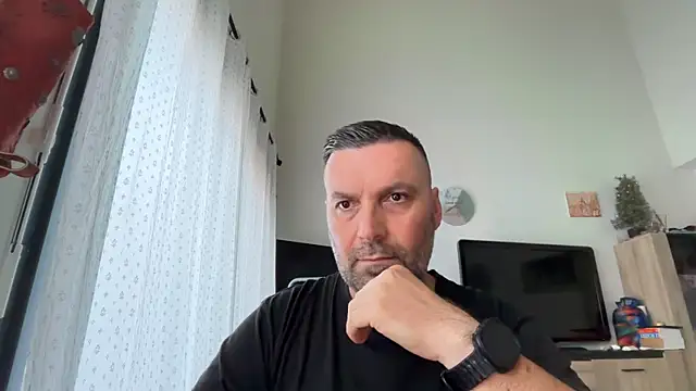 Snapshot of coolsmith81 chatting on June 1, 2026, 6:59 am coolsmith81 online show from June 1, 2026, 6:59 am