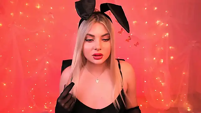 HyileyClark online show from April 25, 2026, 12:52 pm