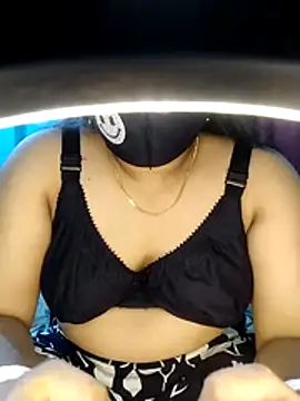 priya2098 online show from June 23, 2026, 5:33 pm