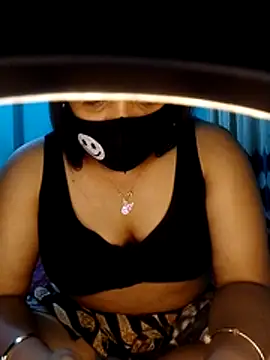 priya2098 online show from July 15, 2026, 6:13 pm