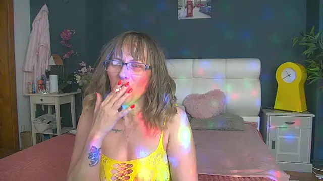 Cougar Milff online show from May 6, 2026, 4:12 pm