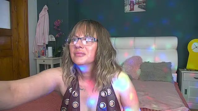 Cougar Milff online show from May 8, 2026, 4:12 pm