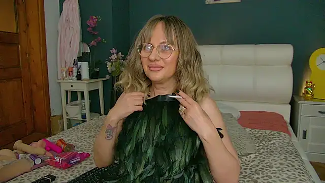 Cougar Milff online show from May 27, 2026, 7:55 pm