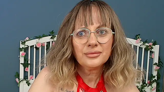 Cougar Milff online show from June 4, 2026, 8:15 pm