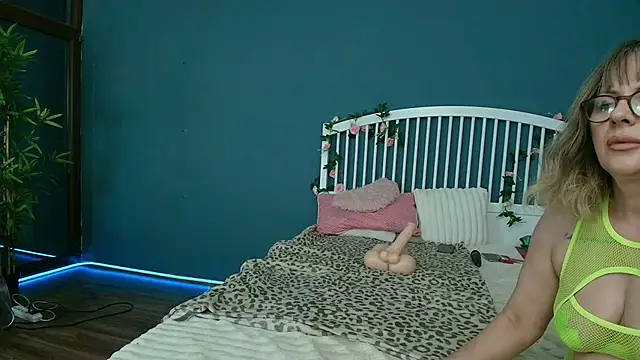 Cougar Milff online show from June 30, 2026, 7:59 pm