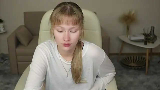 Snapshot of YoshieDevaney chatting on November 28, 2025, 1:14 pm YoshieDevaney online show from November 28, 2025, 1:14 pm