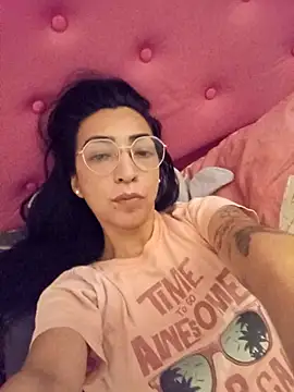 Snapshot of Yani-14 chatting on December 2, 2025, 9:25 am Yani-14 online show from December 2, 2025, 9:25 am