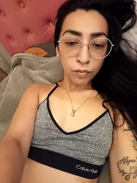 Yani-14 online show from May 5, 2026, 11:46 pm