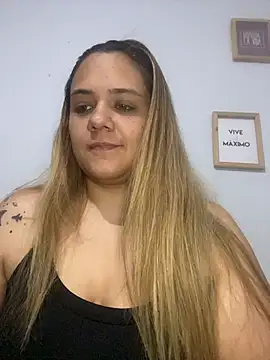 Snapshot of LoreinnFox chatting on April 8, 2026, 3:50 am LoreinnFox online show from April 8, 2026, 3:50 am